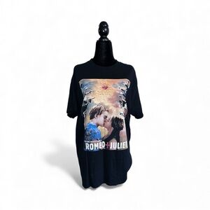 Romeo + Juliet Graphic Tee (Leonardo DiCaprio & Claire Danes)